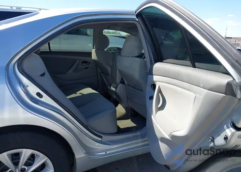 2007 Toyota Camry Le z USA, uszkodzony, nr VIN JTNBE46K873073129